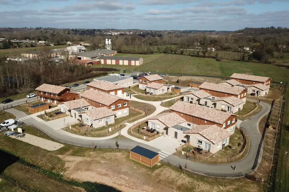 scopri emozionanti attività per tutta la famiglia a Châteaubriant! Che tu sia alla ricerca di avventure all'aria aperta, tour culturali o attività creative, questa affascinante città offre una moltitudine di opzioni per trascorrere momenti indimenticabili con la tua famiglia. esplora i suoi parchi, i monumenti storici e partecipa agli eventi locali adatti a tutte le età.