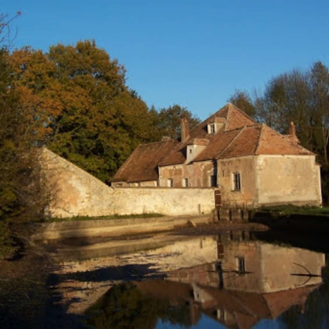 découvrez le musée des arts et traditions locales, un espace dédié à la préservation et à la valorisation du patrimoine culturel. explorez des expositions enrichissantes qui mettent en lumière l'artisanat, les coutumes et les traditions de notre région. plongez dans l'histoire et la richesse des savoir-faire locaux.